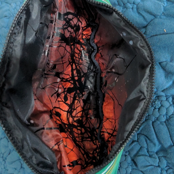 Stranger Things X Mac Cosmetics Fanny Pack Hawkins Tigers 1986 New in bag - Picture 4 of 4